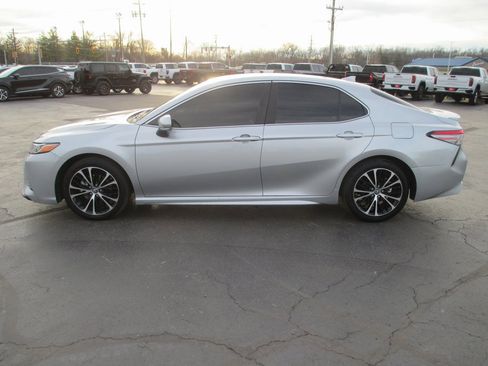 Used 2018 Toyota Camry SE image 7
