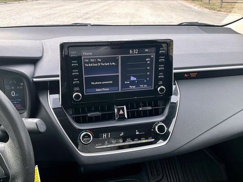 Used 2020 Toyota Corolla LE image 6