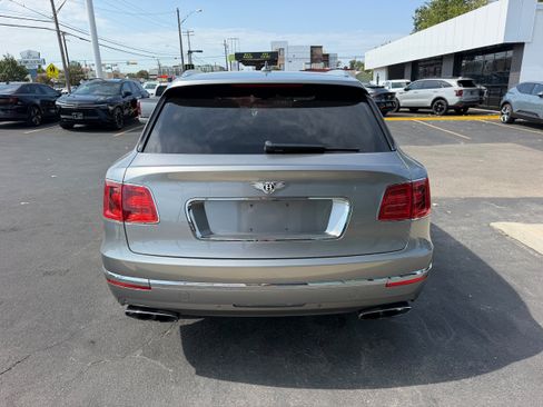 Used 2018 Bentley Bentayga Onyx Edition AWD/4WD image 5