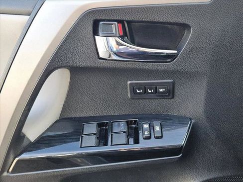 Used 2017 Toyota RAV4 Limited image 6