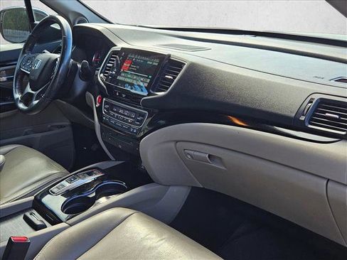Used 2020 Honda Pilot Touring image 18