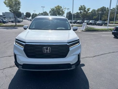 Used 2023 Honda Pilot Elite image 4