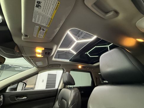 Used 2022 Nissan Pathfinder SL image 10