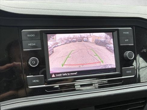 Used 2024 Volkswagen Jetta SE image 14