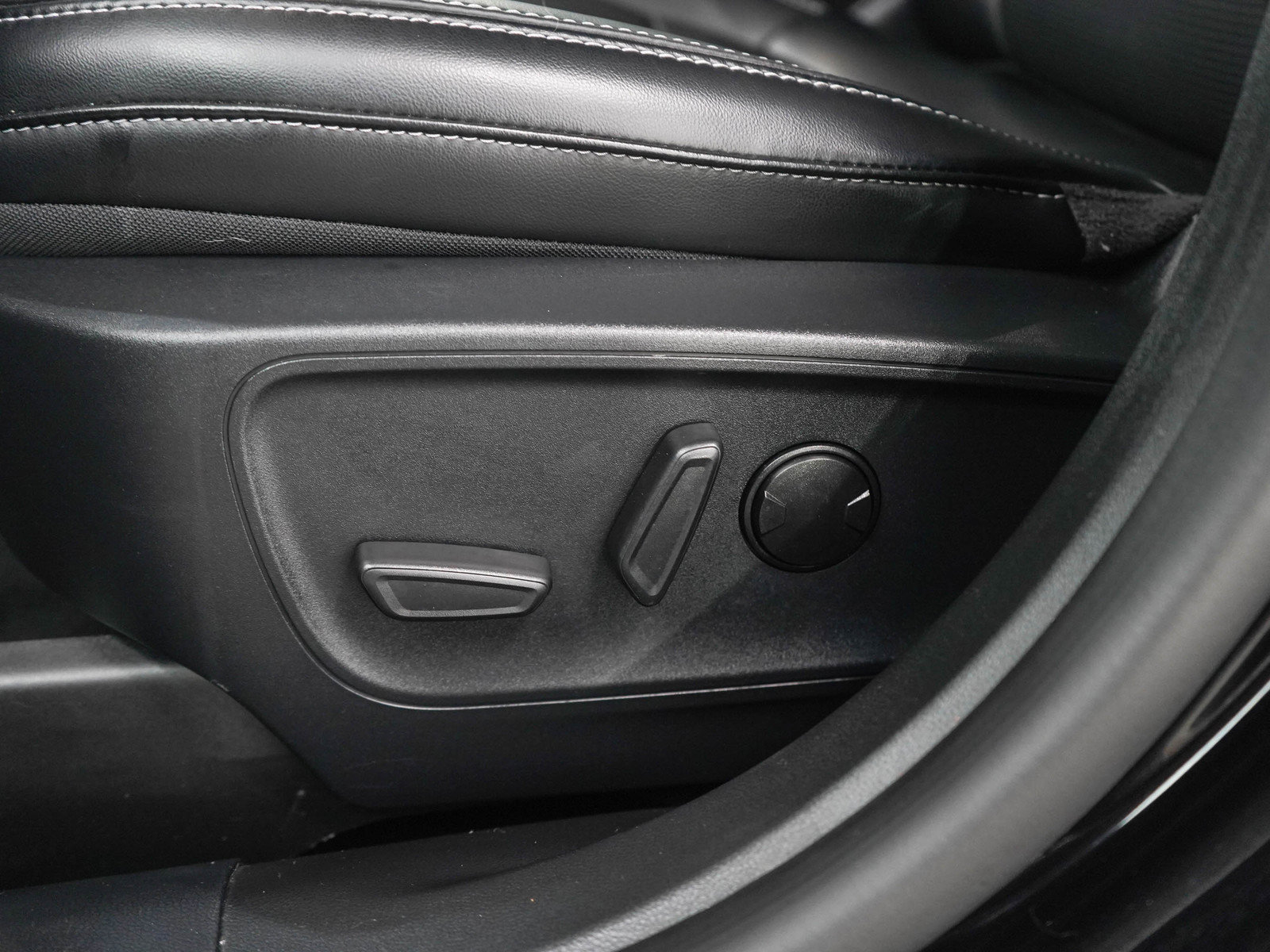Used 2024 Ford Escape Platinum AWD/4WD image 26