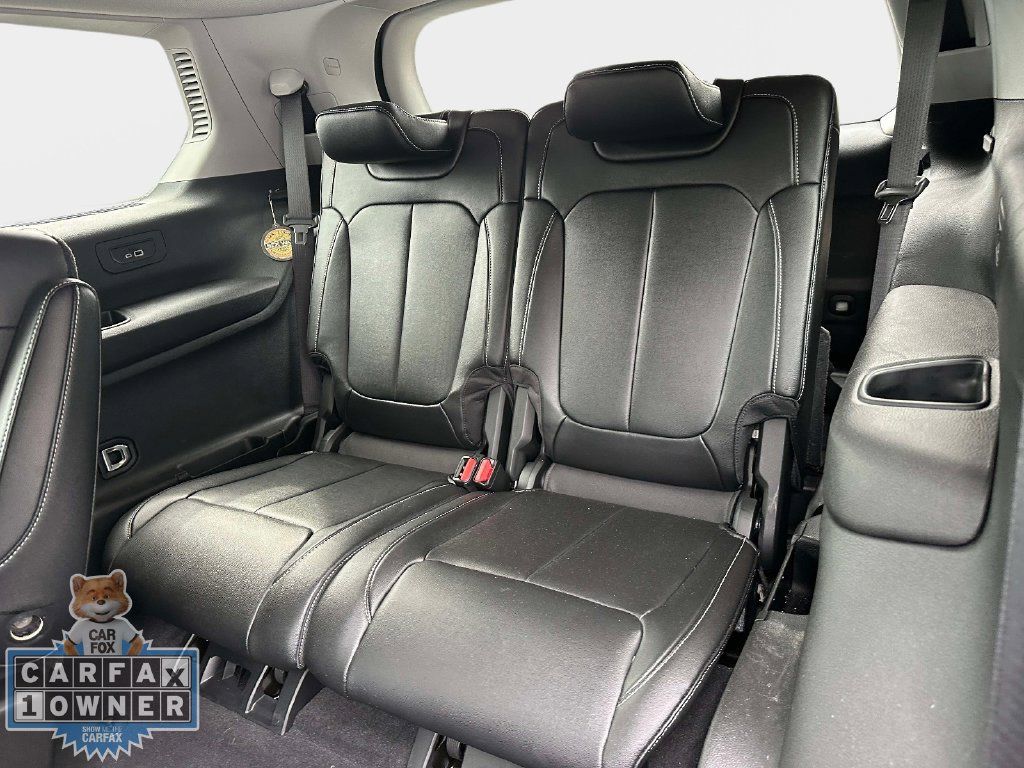 Used 2023 Jeep Grand Cherokee L Limited w/ Black Appearance Package AWD/4WD image 15