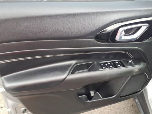 Used 2022 Jeep Compass Latitude image 6