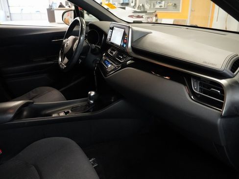 Used 2018 Toyota C-HR XLE image 26