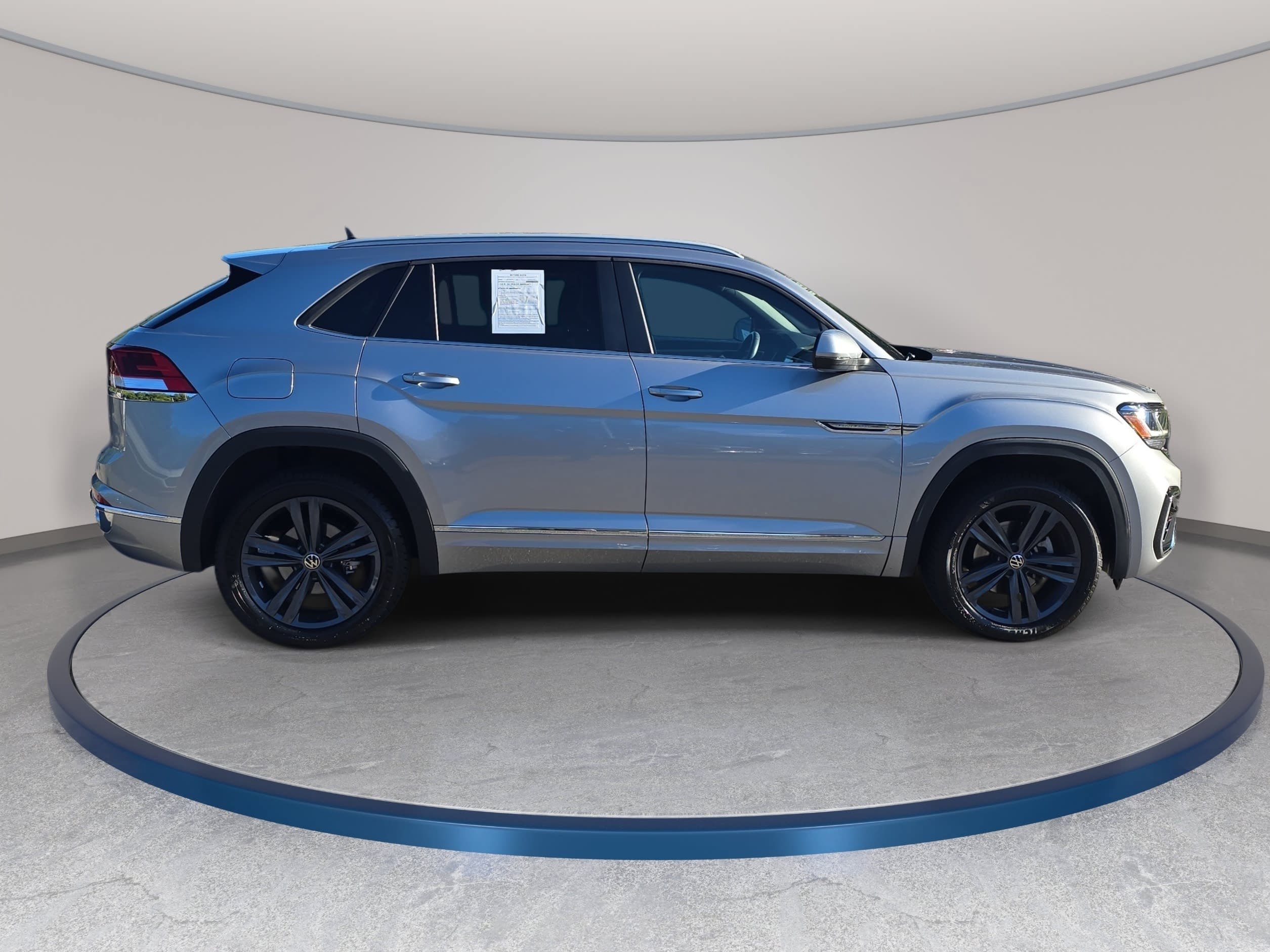 Used 2020 Volkswagen Atlas Cross Sport SE w/ Towing Package AWD/4WD image 4