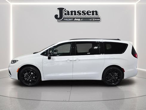 New 2026 Chrysler Pacifica Select w/ S Appearance Package image 2