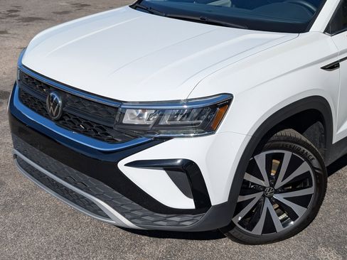 Used 2024 Volkswagen Taos SE w/ MDO Package image 13