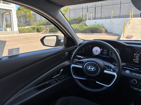 Used 2025 Hyundai Elantra SEL FWD image 35