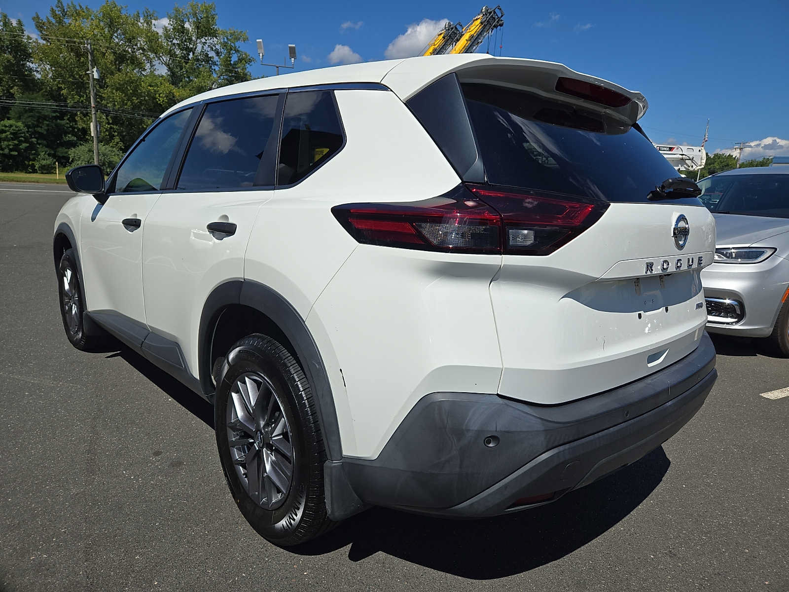 Used 2021 Nissan Rogue S AWD/4WD image 6