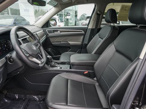 Certified 2023 Volkswagen Atlas SE w/ Black Wheel Package FWD image 18