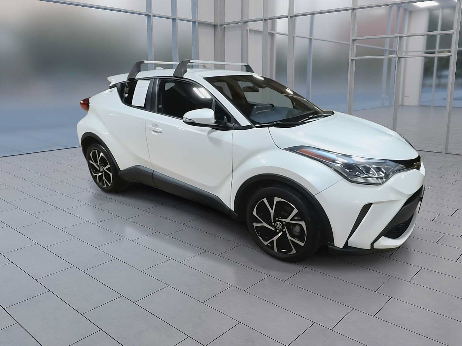 Used 2022 Toyota C-HR XLE FWD image 2