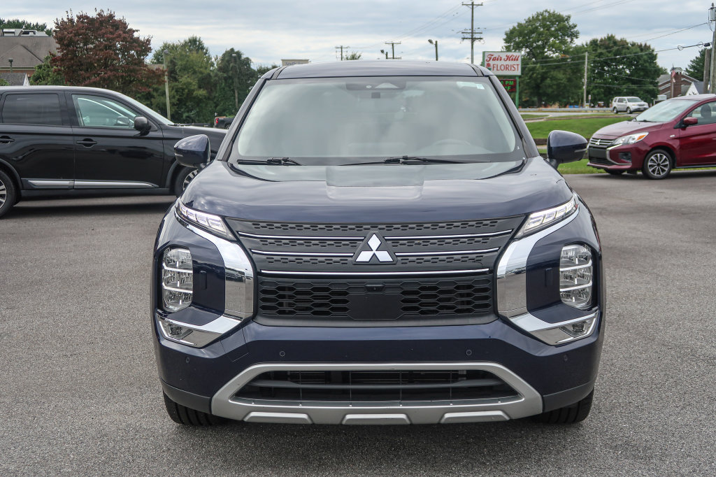 Used 2024 Mitsubishi Outlander AWD image 5