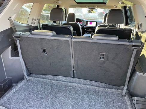 Used 2024 Volkswagen Atlas SEL Premium R-Line image 28