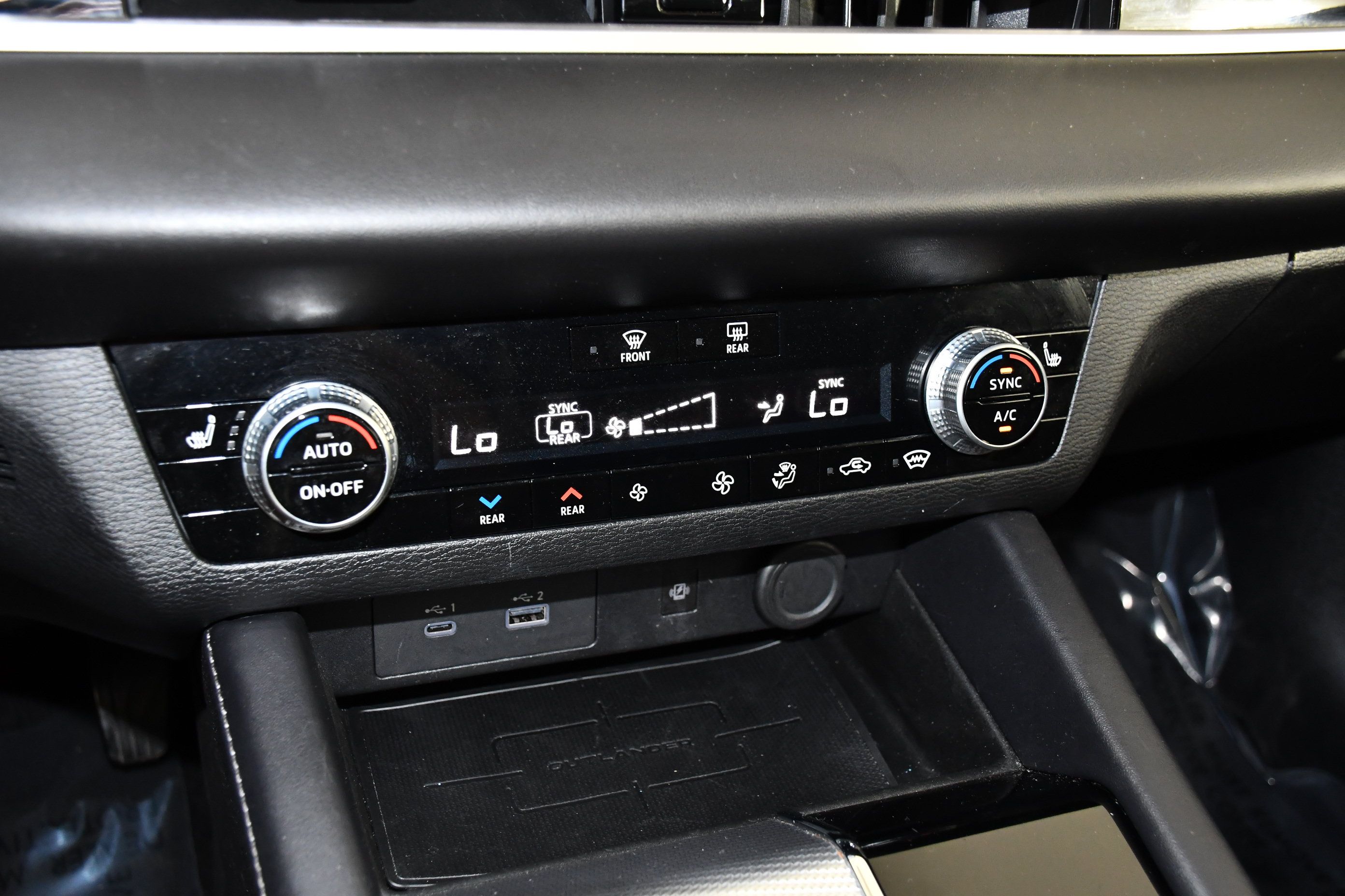 Used 2024 Mitsubishi Outlander SEL AWD/4WD image 27