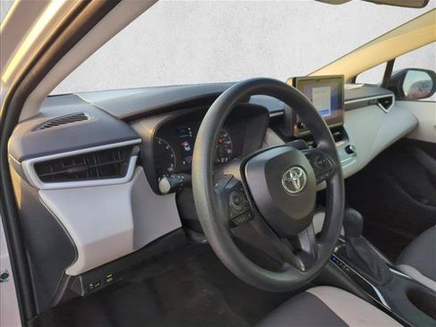 Used 2025 Toyota Corolla LE FWD image 10