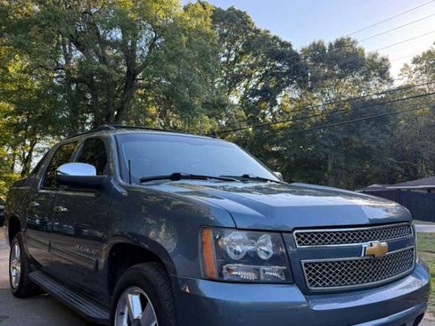 Used 2012 Chevrolet Avalanche LS image 8
