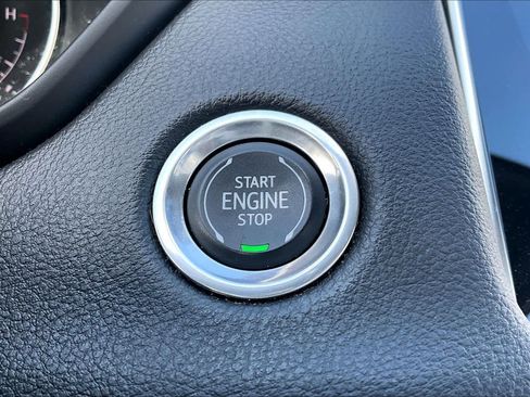 Used 2023 Cadillac XT4 Premium Luxury FWD image 33