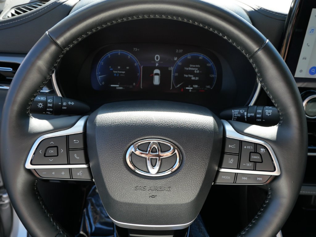 Used 2023 Toyota Highlander Platinum AWD/4WD image 28
