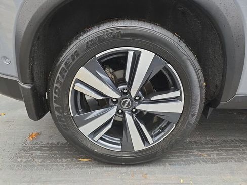 Used 2024 Nissan Rogue SL w/ SL Premium Package image 20