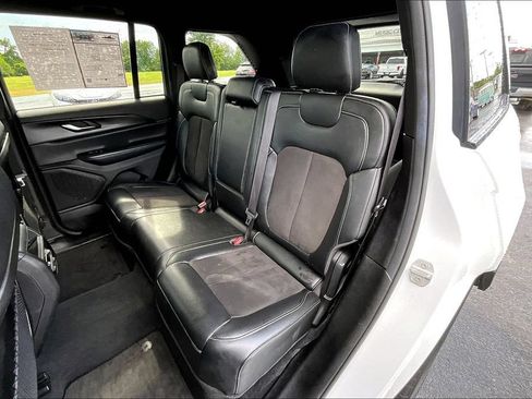 Used 2024 Jeep Grand Cherokee Altitude RWD image 24