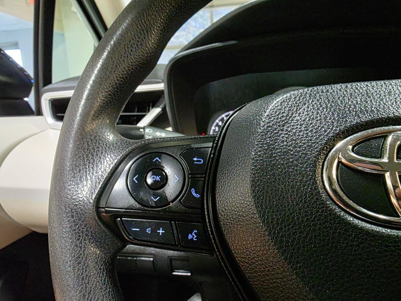 Used 2022 Toyota Corolla LE FWD image 27