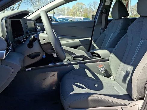 New 2026 Hyundai Elantra SE FWD image 12