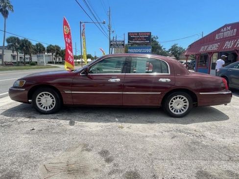 Used 2000 Lincoln Town Car Cartier RWD image 3
