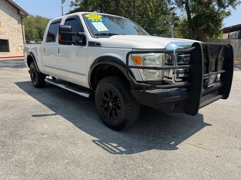 Used 2011 Ford F250 Lariat w/ Lariat Interior Pkg AWD/4WD image 3
