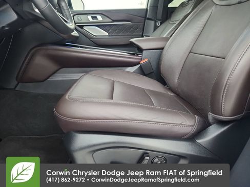 Used 2025 Ford Explorer Platinum w/ LUX Leather Package AWD/4WD image 19
