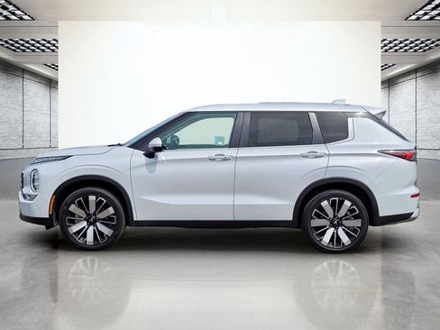 Used 2025 Mitsubishi Outlander SE AWD/4WD image 10