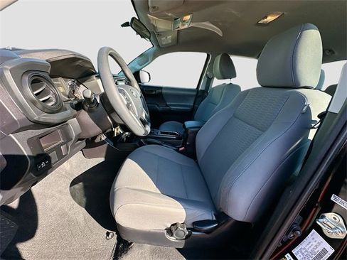 Used 2016 Toyota Tacoma SR image 19