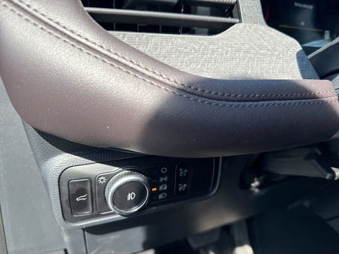 Used 2025 Ford Explorer Platinum w/ LUX Leather Package image 14