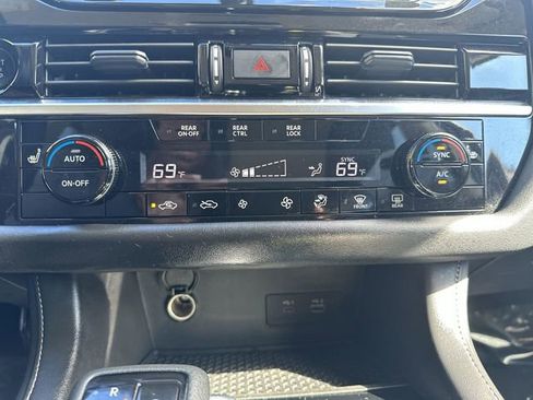 Used 2025 Nissan Pathfinder SV image 17