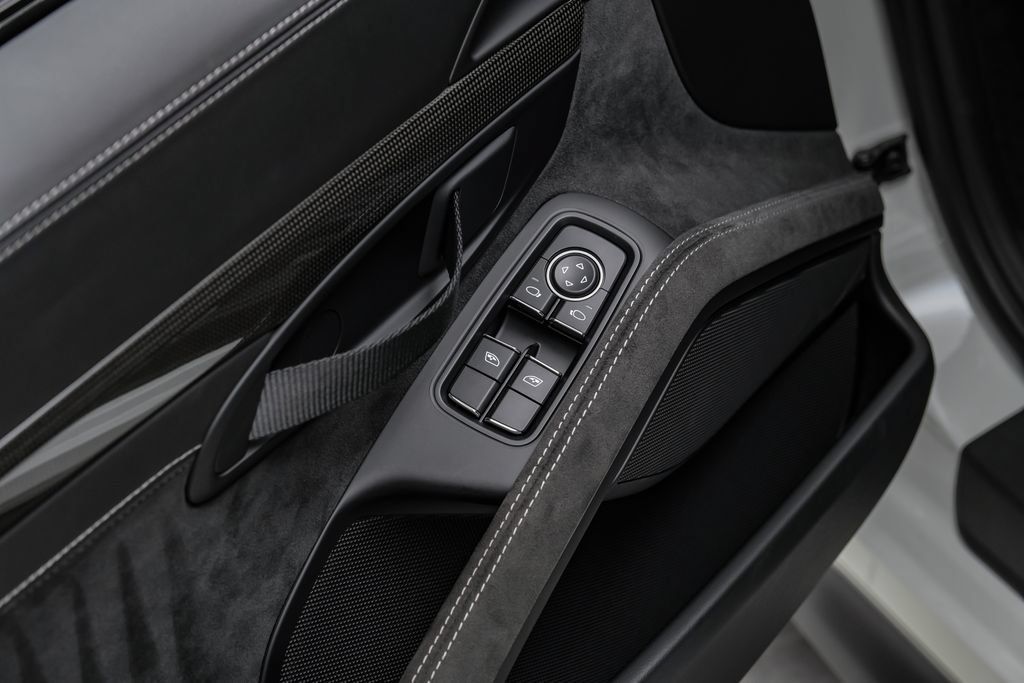 Used 2018 Porsche 911 GT2 RS RWD image 40