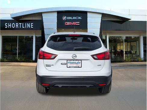 Used 2018 Nissan Rogue Sport S AWD/4WD image 4