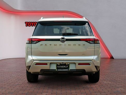 Used 2025 Nissan Pathfinder SL FWD image 6