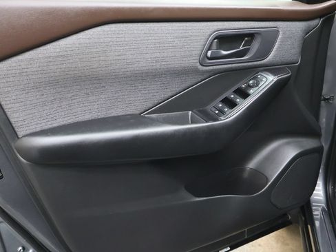 Used 2023 Nissan Rogue S AWD/4WD image 15