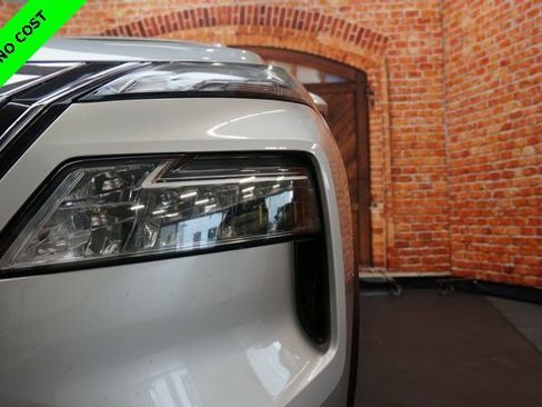 Used 2022 Nissan Rogue SV w/ SV Premium Package image 71