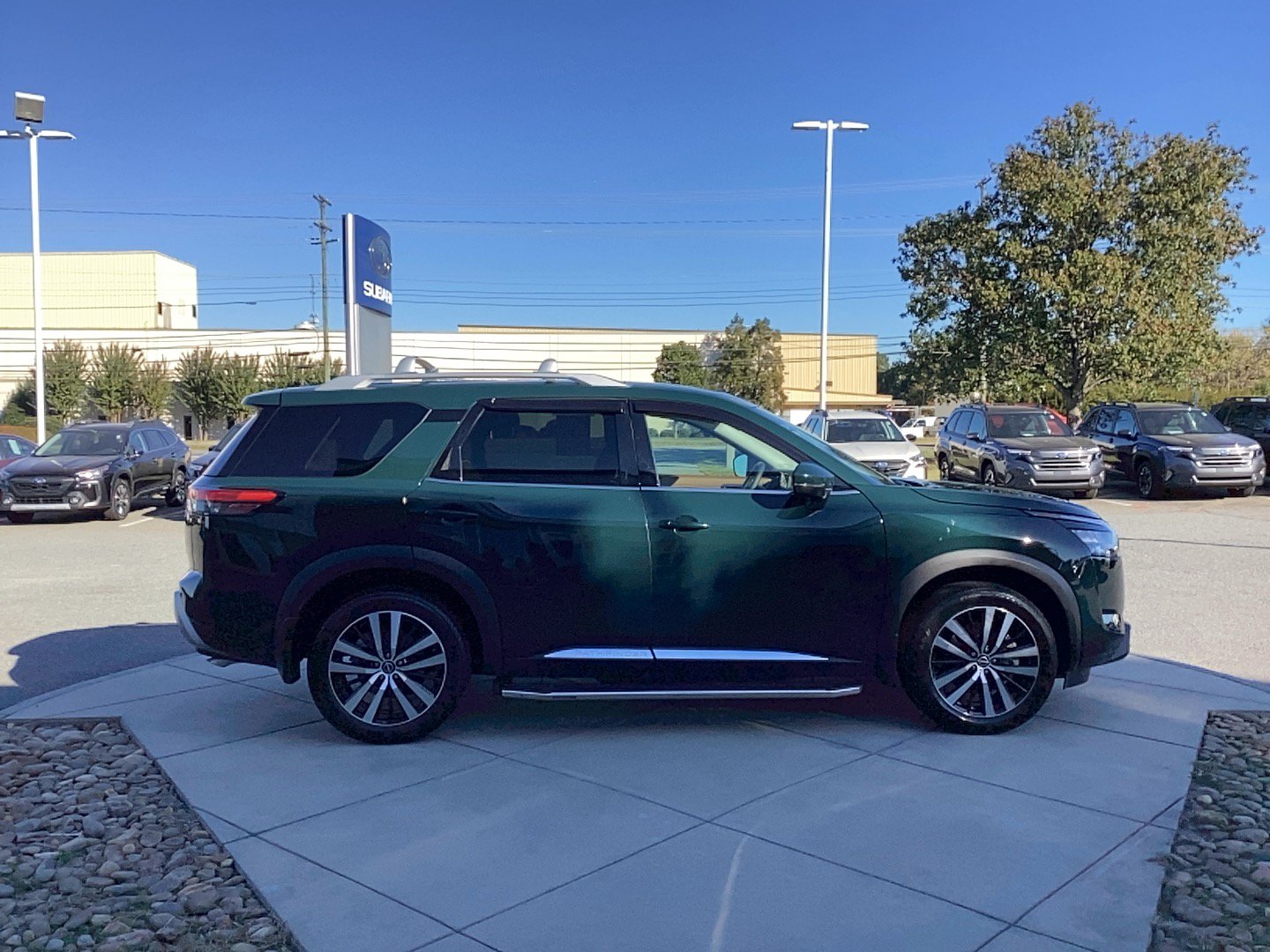 Used 2025 Nissan Pathfinder Platinum w/ Cargo Package AWD/4WD image 3