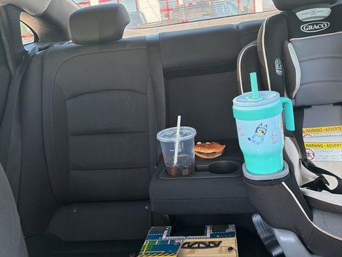 Used 2017 Chevrolet Malibu LT image 5