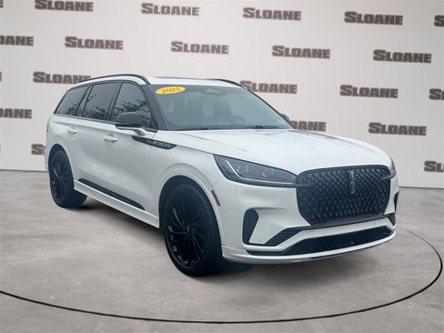 Used 2025 Lincoln Aviator Reserve w/ Equipment Group 201A image 7