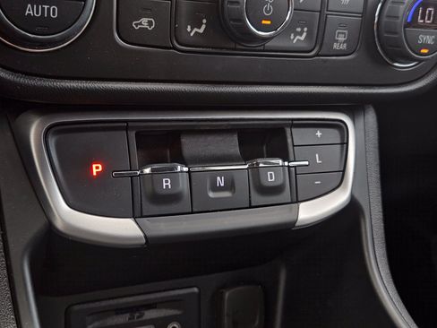 Used 2023 GMC Terrain SLT FWD image 23