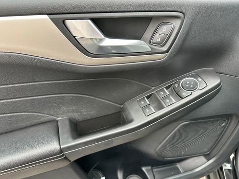 Used 2021 Ford Escape SE w/ Cold Weather Package image 17