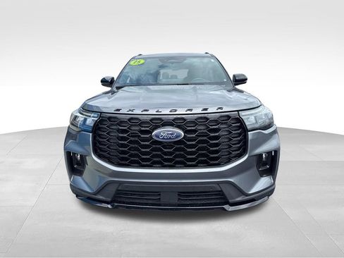 Used 2025 Ford Explorer ST-Line w/ ST-Line Street Pack AWD/4WD image 9