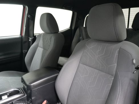 Used 2018 Toyota Tacoma Limited image 9