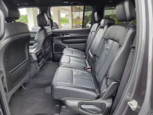 Used 2024 Jeep Wagoneer Series II w/ Flexible Seating Group AWD/4WD image 11